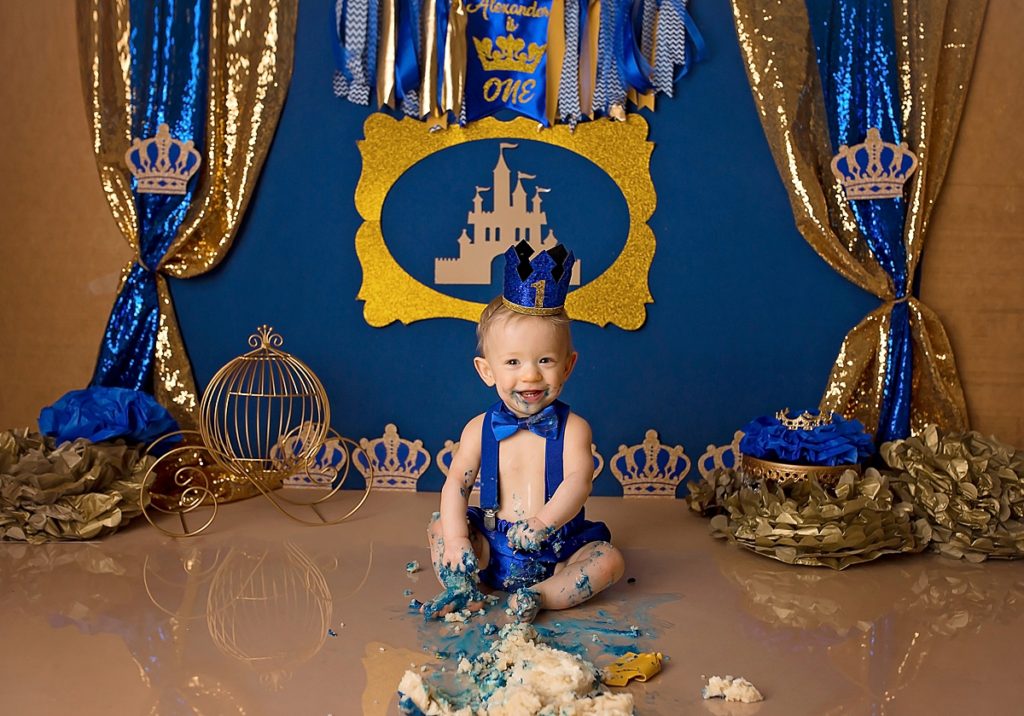 Cake Smash Photography session by Michelle Sailer.